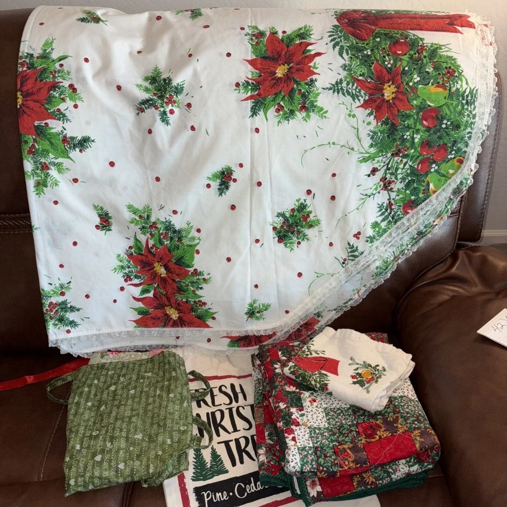 Vtg Christmas Linen Lot Kitchen Towel‎ oval Table Cloth quilted throw apron
